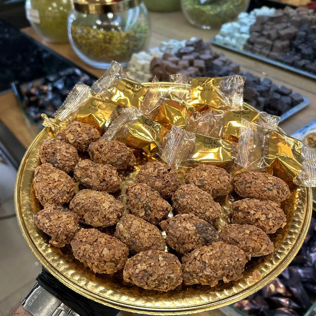 Çikolatalı Çıtır Bademli Hurma